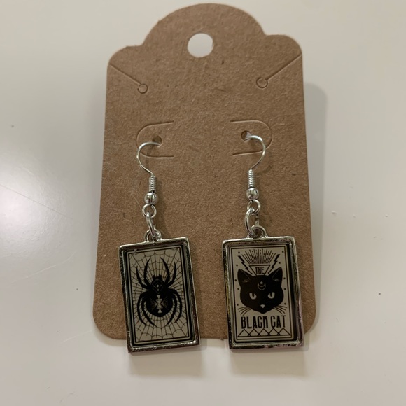 Jewelry - 💕Spooky earrings👻🎃